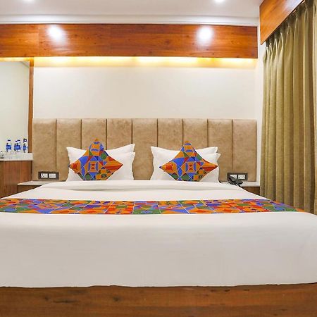 Fabhotel Golf Inn Golf Course Road גורגאון מראה חיצוני תמונה