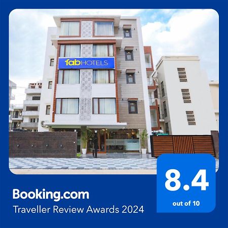 Fabhotel Golf Inn Golf Course Road גורגאון מראה חיצוני תמונה