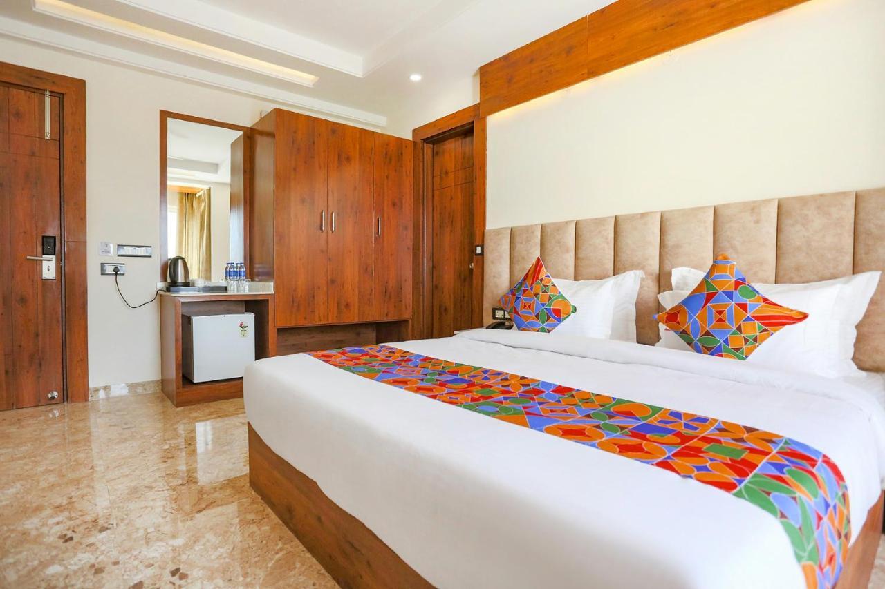 Fabhotel Golf Inn Golf Course Road גורגאון מראה חיצוני תמונה