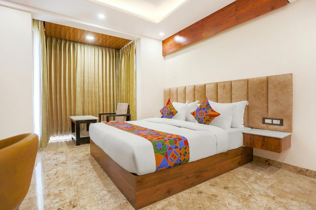 Fabhotel Golf Inn Golf Course Road גורגאון מראה חיצוני תמונה