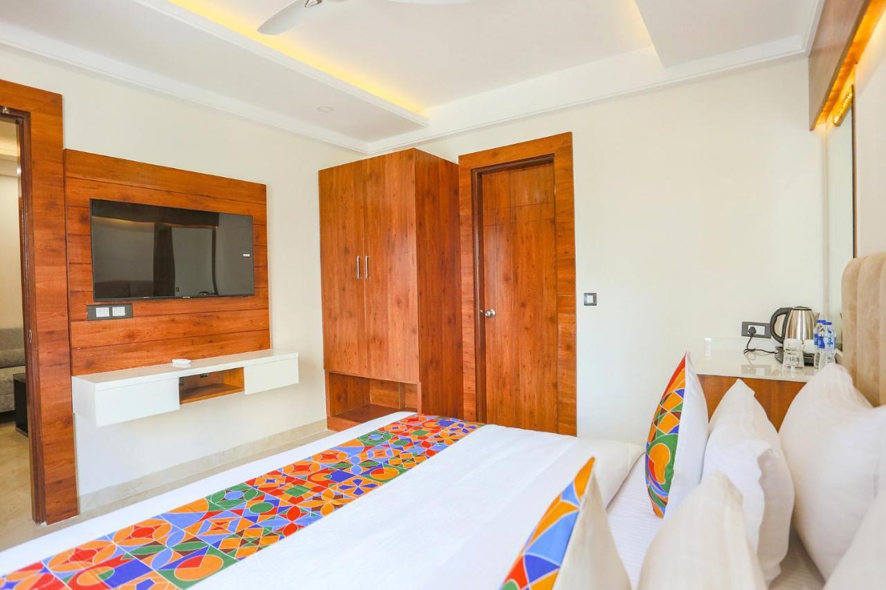 Fabhotel Golf Inn Golf Course Road גורגאון מראה חיצוני תמונה