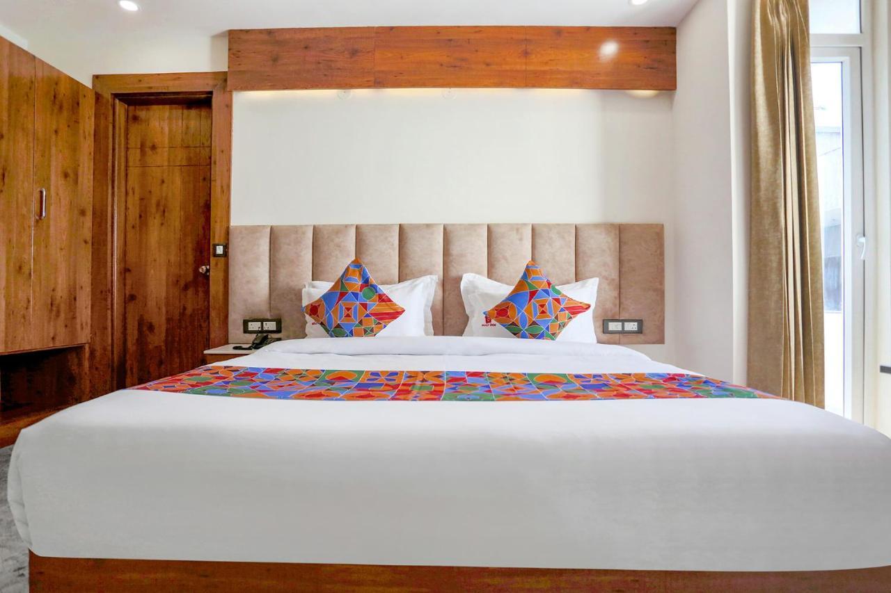 Fabhotel Golf Inn Golf Course Road גורגאון מראה חיצוני תמונה