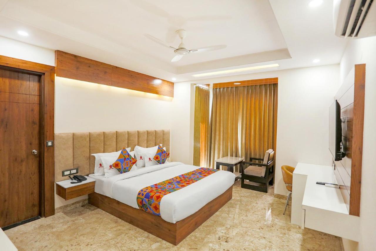 Fabhotel Golf Inn Golf Course Road גורגאון מראה חיצוני תמונה