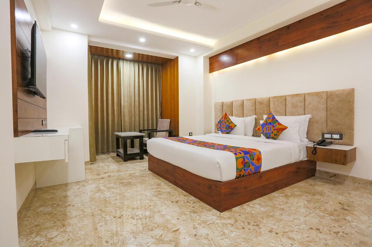Fabhotel Golf Inn Golf Course Road גורגאון מראה חיצוני תמונה
