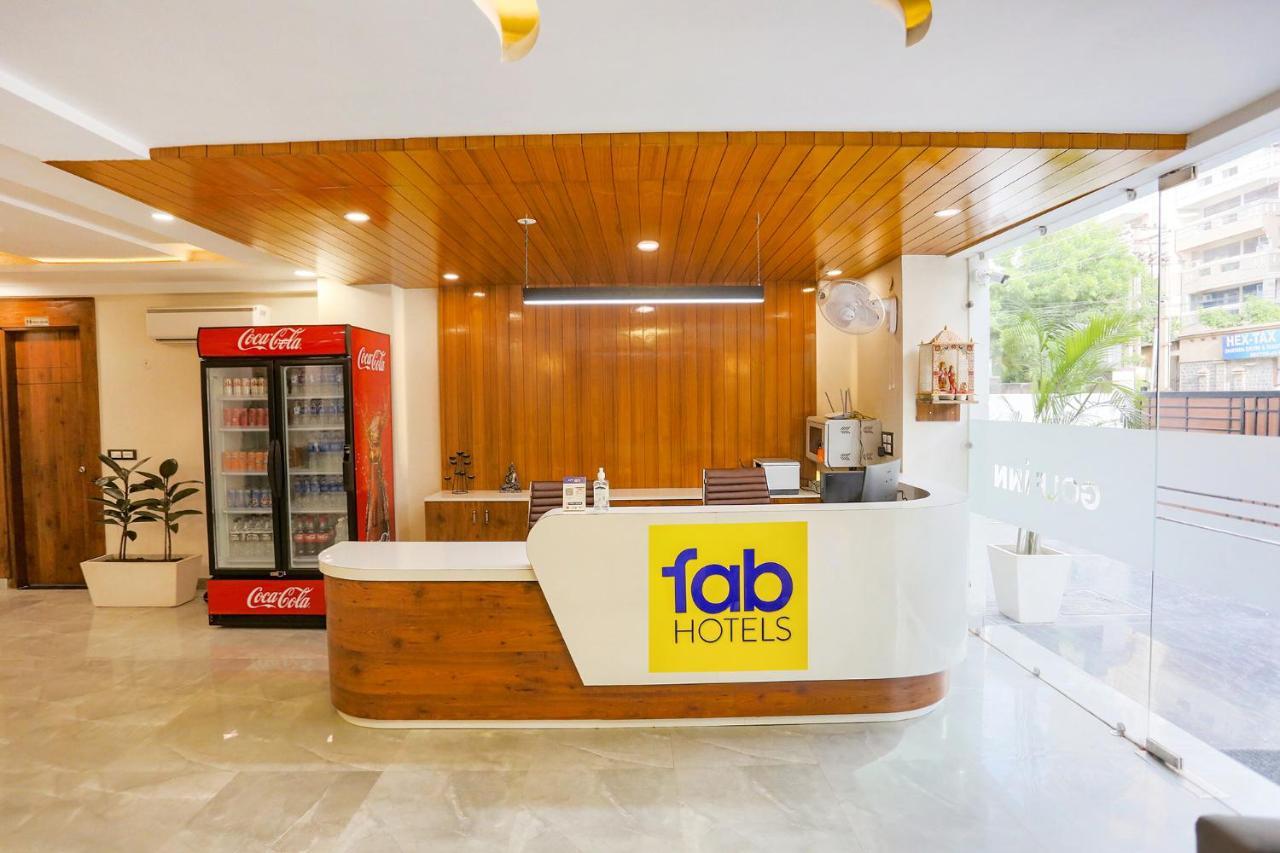 Fabhotel Golf Inn Golf Course Road גורגאון מראה חיצוני תמונה