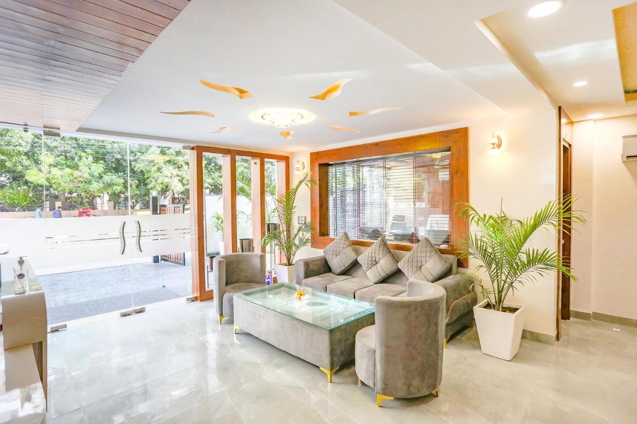 Fabhotel Golf Inn Golf Course Road גורגאון מראה חיצוני תמונה