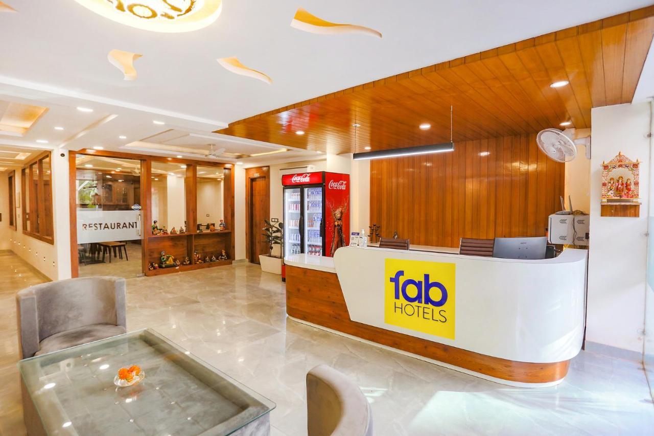 Fabhotel Golf Inn Golf Course Road גורגאון מראה חיצוני תמונה