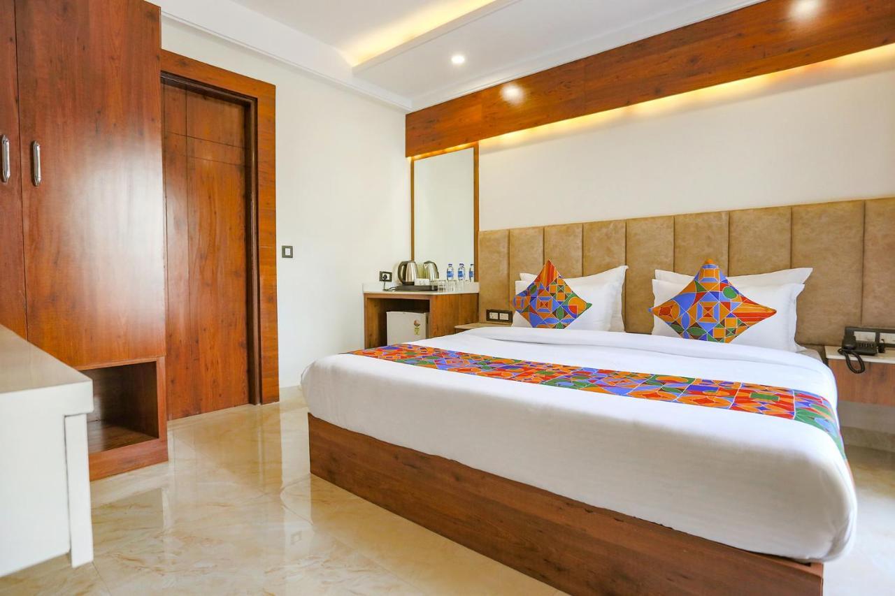 Fabhotel Golf Inn Golf Course Road גורגאון מראה חיצוני תמונה